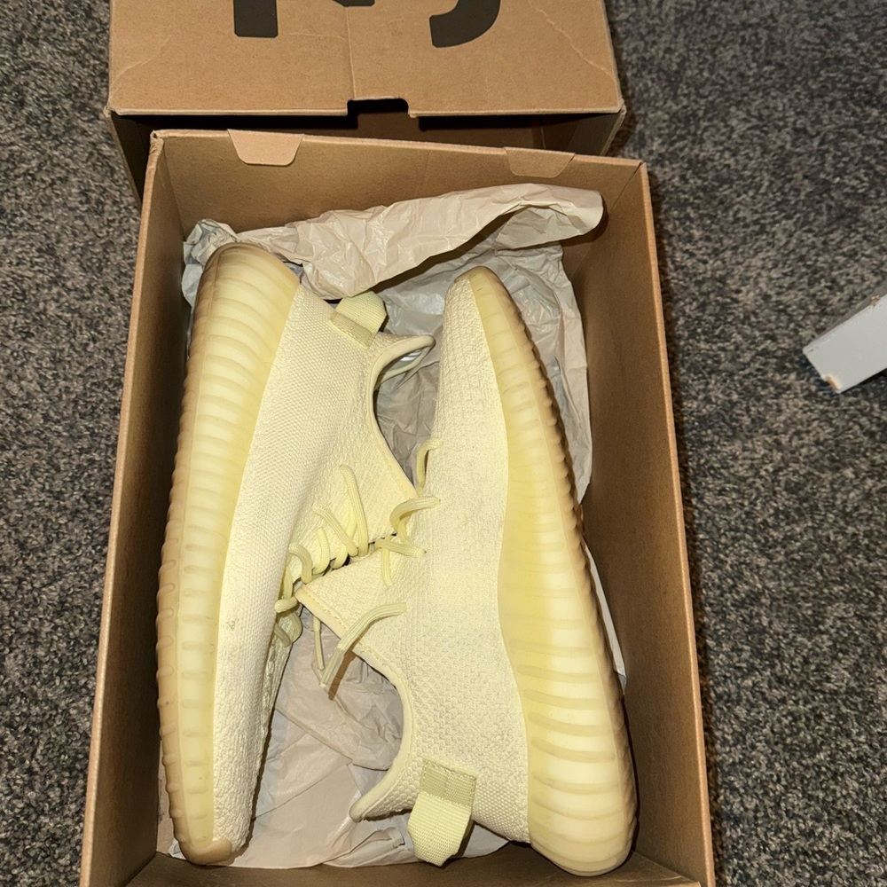 Yeezy 350 “butter” slightly used